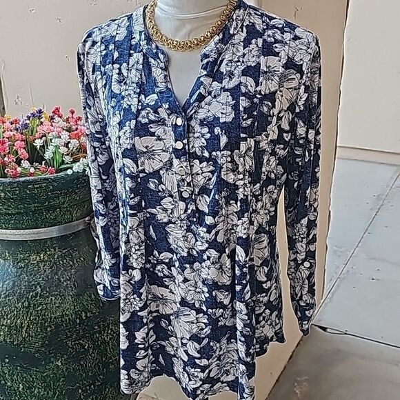 Ladies popover top by Westport features denim and floral design size L - Picture 3 of 10